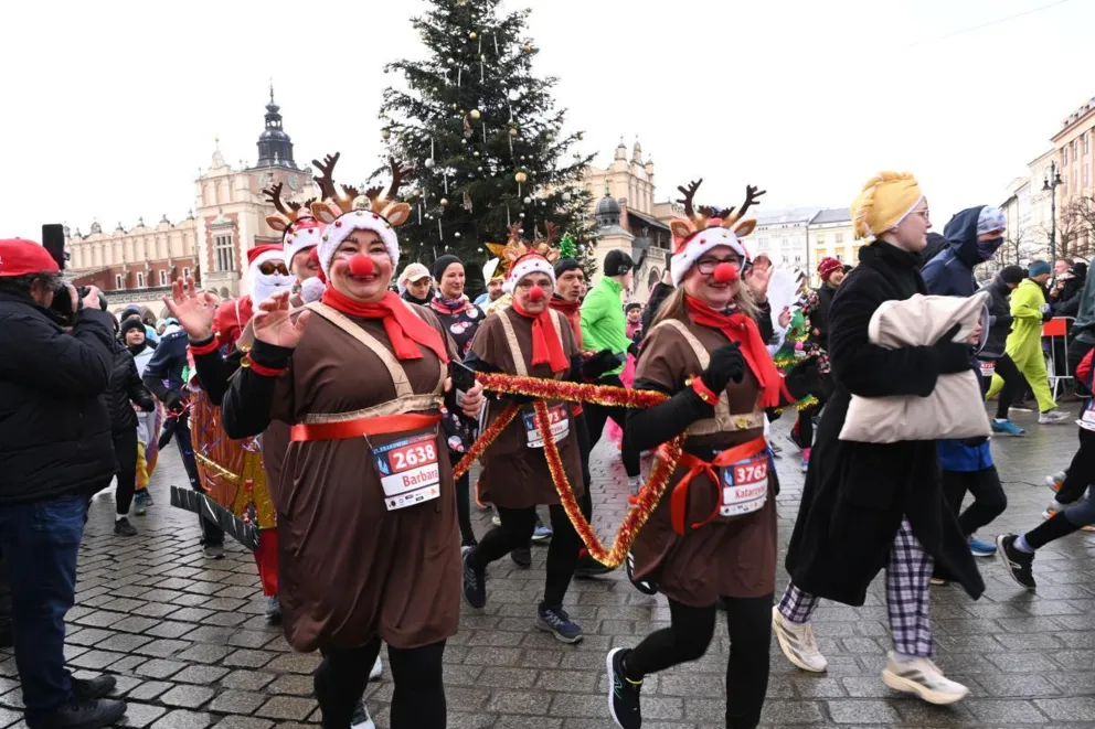 Krakowski Bieg Sylwestrowy: rekordowa frekwencja na biegu w karnawałowych przebraniach