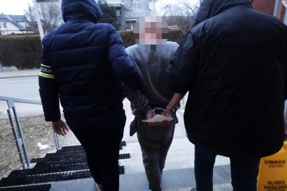 Policjanci przyjechali ratować mu życie. On ich zaatakował nożem