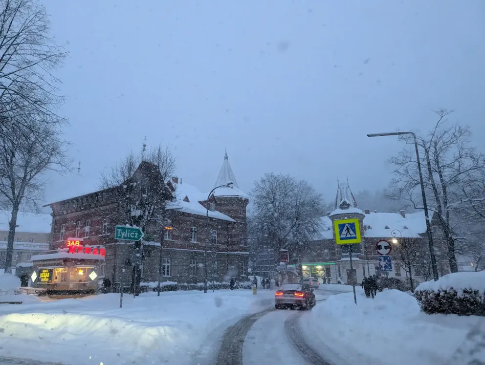 Zima trzyma Małopolskę. Mróz, śnieg i trudne warunki na drogach