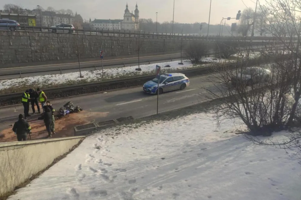 Zdjął kask i wjechał w betonowe ogrodzenie. Są pierwsze ustalenia ws. śmiertelnego wypadku motocyklisty