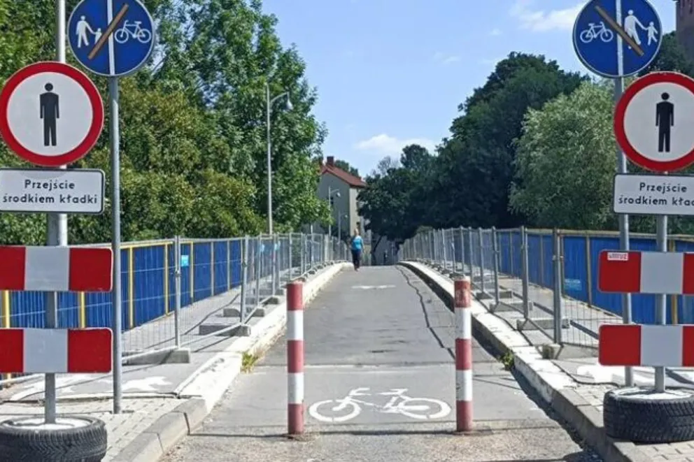 Kładka nad Sołą w Oświęcimiu będzie jak nowa - bezpieczna i oświetlona