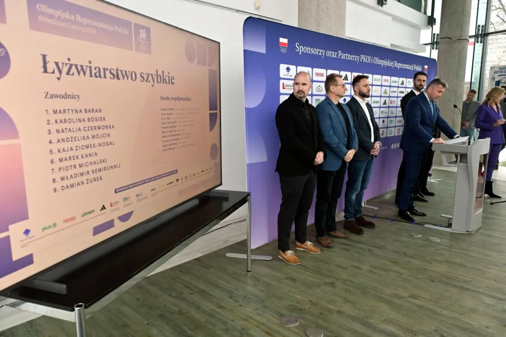Igrzyska 2026 - 60 sportowców w składzie, Stoch i Czerwonka chorążymi