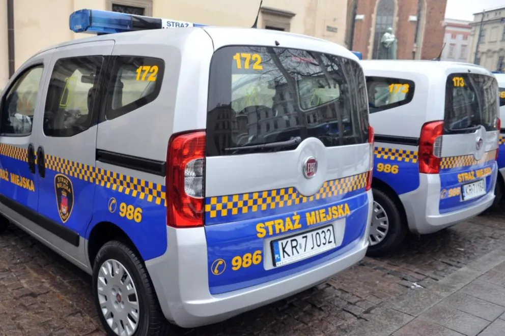 Dziewięć godzin bez pomocy. Bezdomna seniorka z Ukrainy i bezradność służb w Krakowie