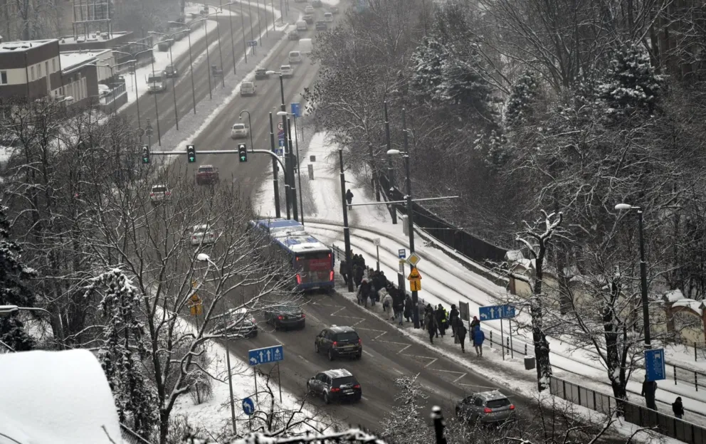 Uwaga! Będzie ślisko: IMGW ostrzega przed oblodzeniem w południowej Polsce