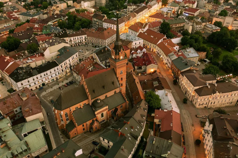 Dlaczego inwestorzy nie kupują dużych działek? Ekspert o atrakcyjności inwestycyjnej Małopolski