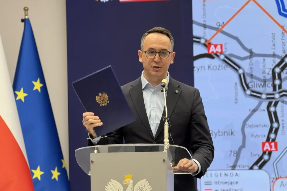 Minister infrastruktury podpisał aneksy dotyczące rozbudowy autostrady A4 o dodatkowe pasy ruchu
