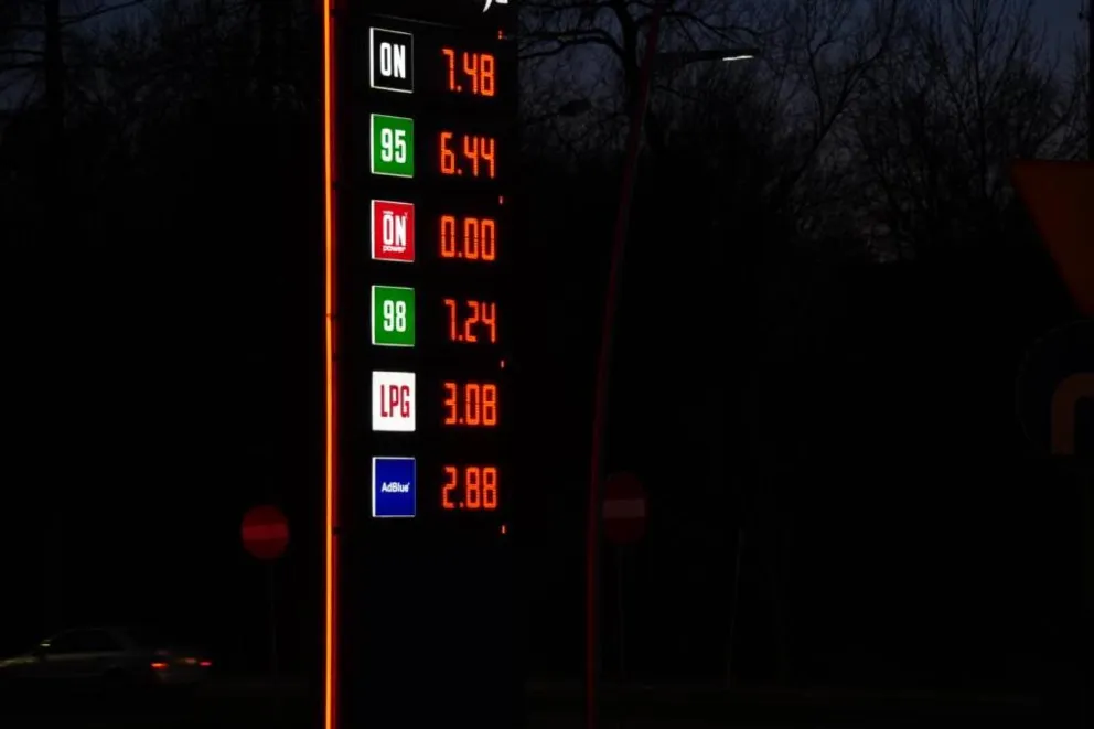 Benzyna ok. 7 zł, diesel prawie 8 zł. "To dopiero początek podwyżek"