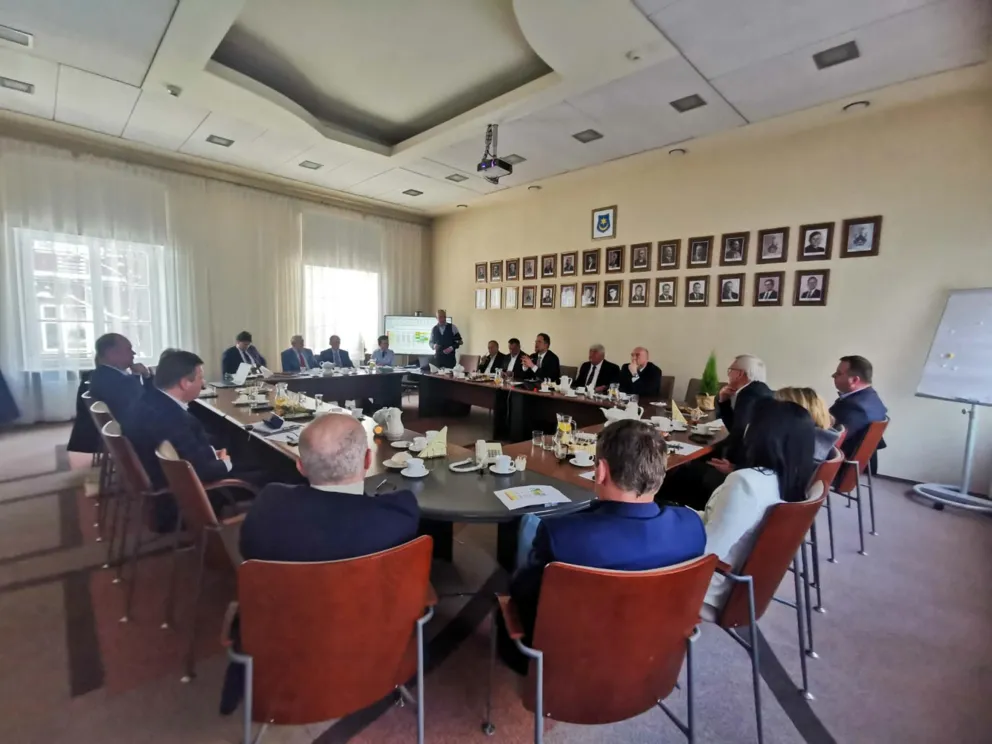 Burzliwe obrady Aglomeracji Tarnowskiej. Prezydent Tarnowa wychodzi z sali i mówi o „próbie wrogiego przejęcia”