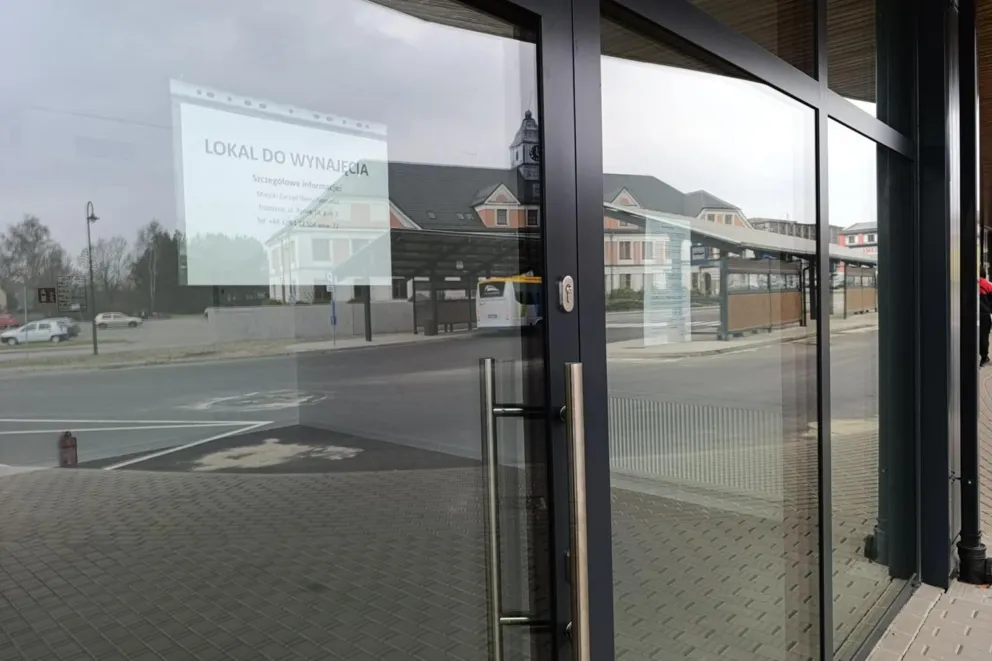 Nie ma chętnych do wynajęcia lokali przy centrum przesiadkowym w Trzebini. Za drogo?