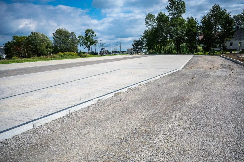 Moda na kolej wróciła. Budowa parkingów przy stacjach w gminie Spytkowice na finiszu
