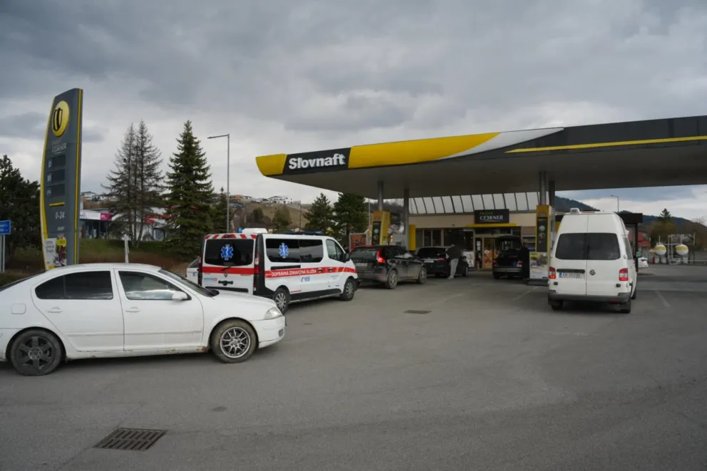 Tankowanie na Słowacji: cudzoziemcy płacą więcej. Sprawdziliśmy, jak to działa