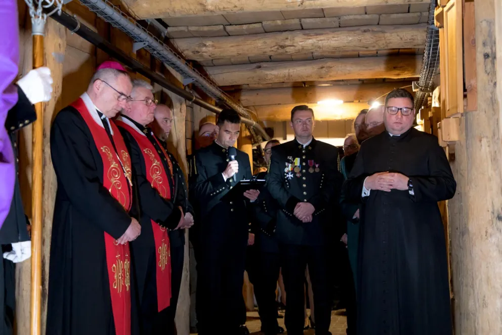 Podziemna Droga Krzyżowa w Wieliczce. Górnicy modlili się w Wielki Piątek. ZDJĘCIA