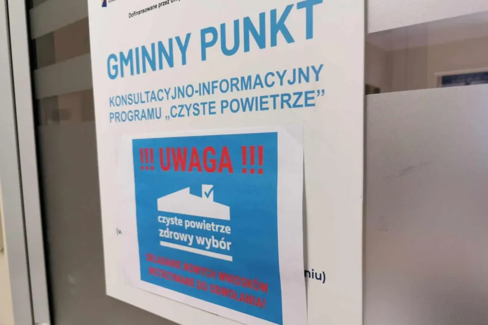 "Konsekwencje zaniedbań rządu ponoszą ludzie najubożsi". Ekspert o programie "Czyste Powietrze"