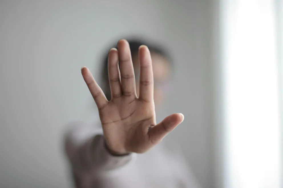 Mobbing to nie tylko krzyczący szef. "Zaczynamy patrzeć na siebie oczami osoby, która dopuszcza się mobbingu"