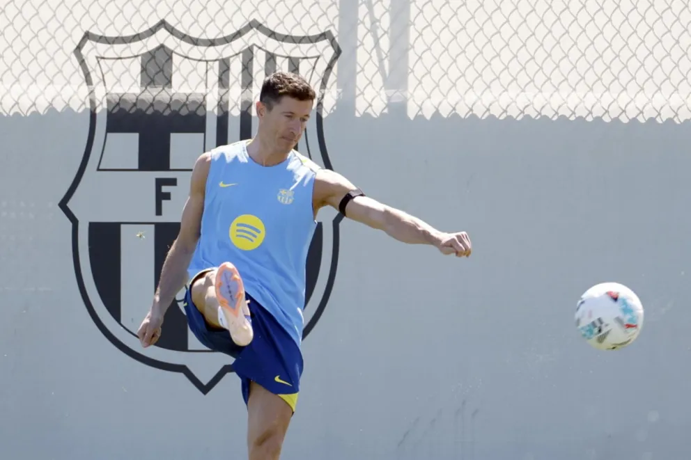 Koniec pewnej epoki. Robert Lewandowski oficjalnie żegna się z FC Barceloną