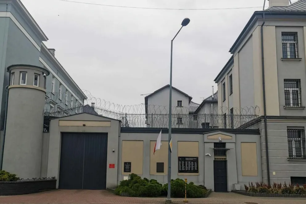 Za mało strażników pilnuje więźniów w Tarnowie? Dyrekcja zaprzecza, ale są wakaty