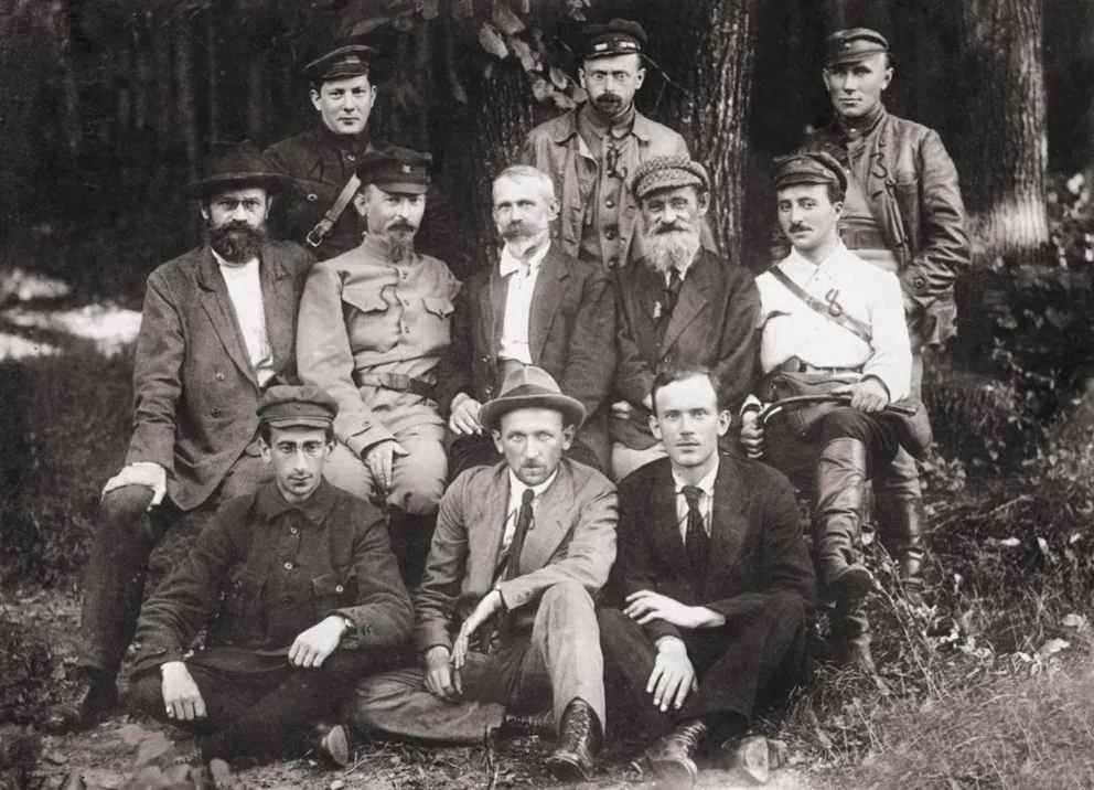 „Rozpalić własną rewolucję” – komuniści w II RP