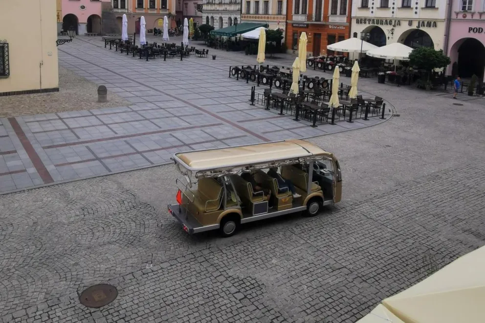 Wakacyjny hit wrócił do Tarnowa. Złoty enomeleks znów zabiera turystów na wycieczki