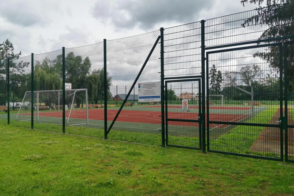 Gotowe, ale zamknięte. Boisko w Wielkiej Wsi od czterech lat czeka na otwarcie