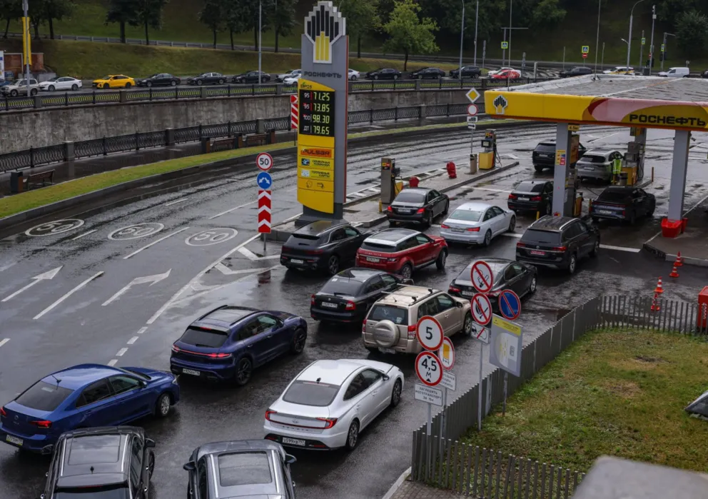 Rosyjskie rafinerie pod ostrzałem. Czy problemy Kremla przełożą się na ceny paliw w Polsce?