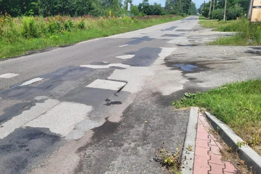 Utrudnienia dla kierowców i pasażerów komunikacji miejskiej w Libiążu. Rozpoczął się remont ważnej drogi