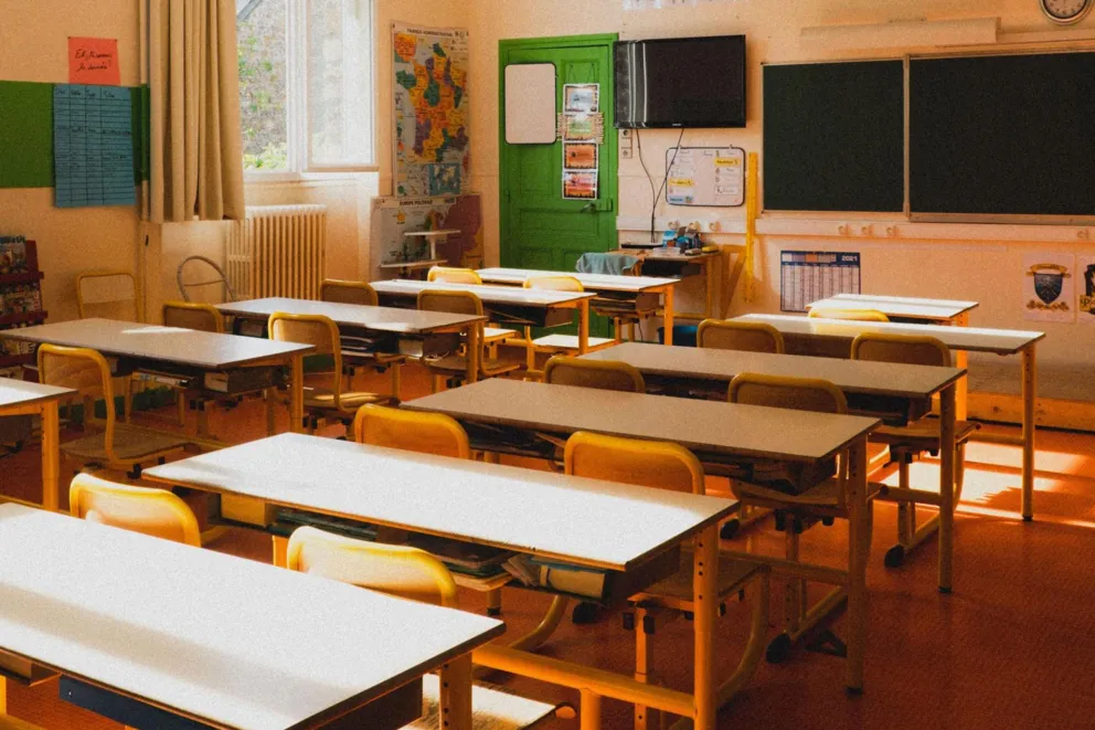 Szkoły ratują emeryci i nadgodziny. ZNP ostrzega: „System może się zawalić”