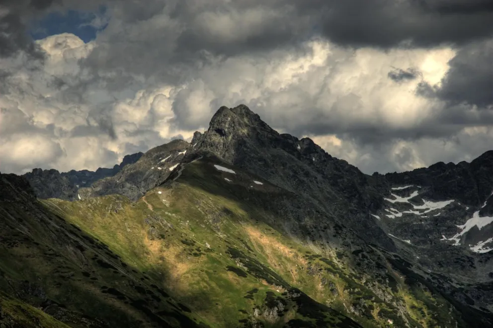 Tatry zaczynają się czerwienić. Pierwsze oznaki jesieni już w górach