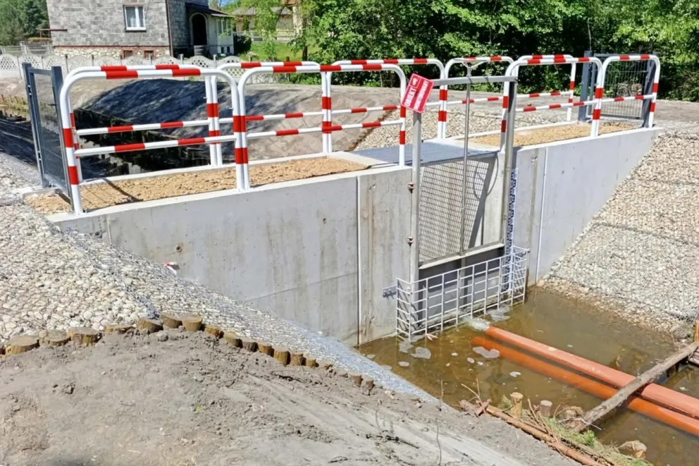 Obwodnica Bolesławia wciąż pod wodą. Dlaczego nie ma decyzji o odpompowaniu?