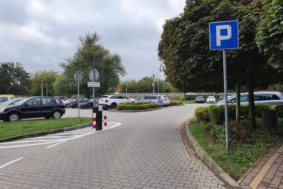 Jeden z ostatnich bezpłatnych parkingów w centrum Tarnowa będzie płatny