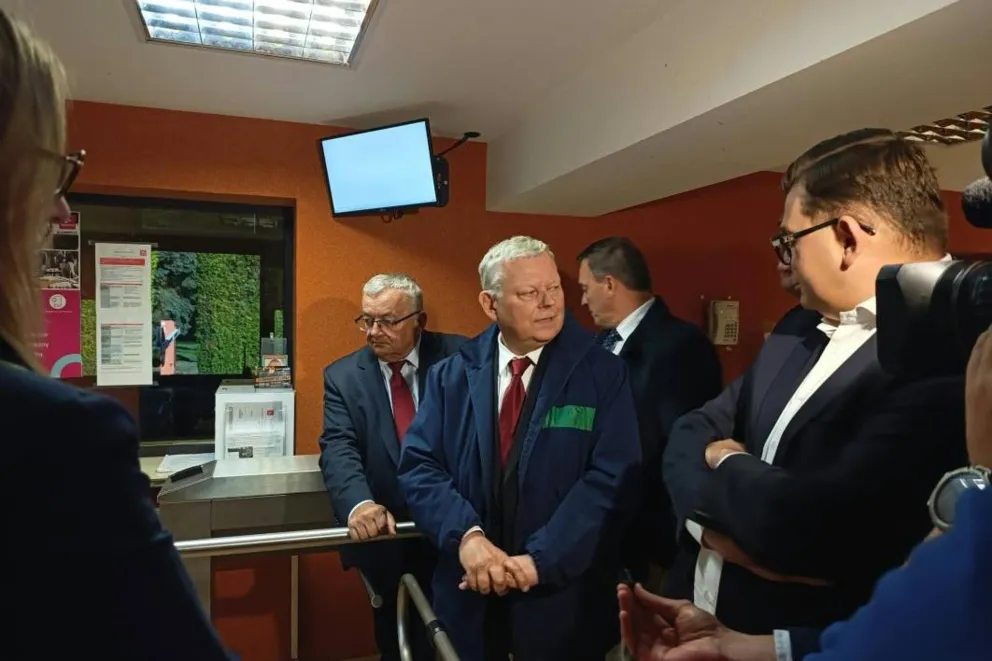 Posłowie chcieli wejść do Elektrowni Siersza, przyjechała policja