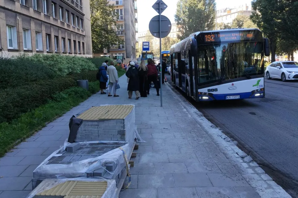 Utrudnienia dla pasażerów w centrum Krakowa. Przystanek Plac Inwalidów przeniesiony