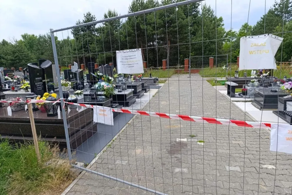 Mimo suszy woda podchodzi pod cmentarz. Bukowno szykuje stałe odwodnienie