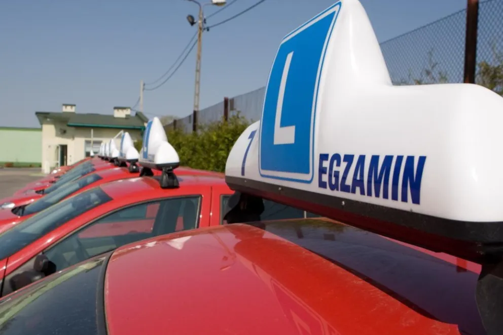 Mają prawo jazdy od lat, ale mogą je stracić. Rząd reaguje na kuriozalną sytuację