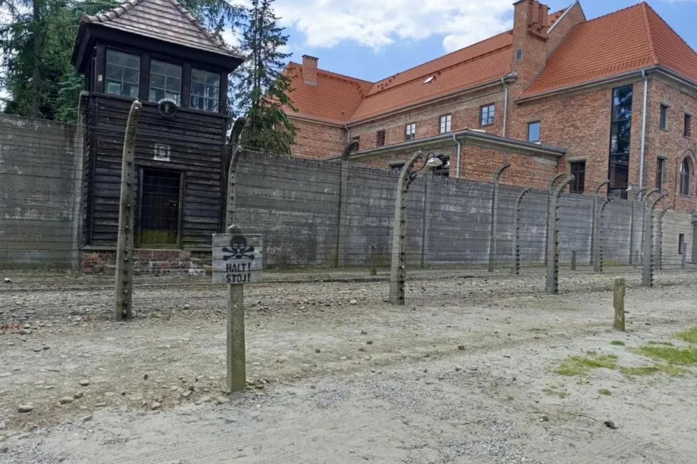 Litwin hajlował w Muzeum Auschwitz. Zapłacił wysoką grzywnę