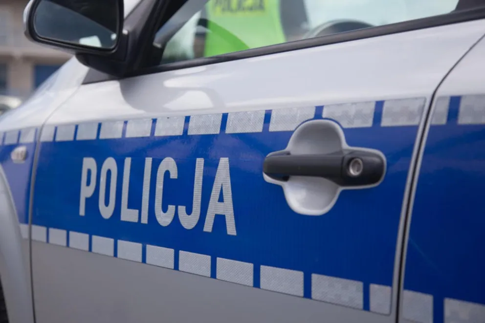 Groźny wypadek w Jadownikach. Samochód osobowy potrącił mężczyznę