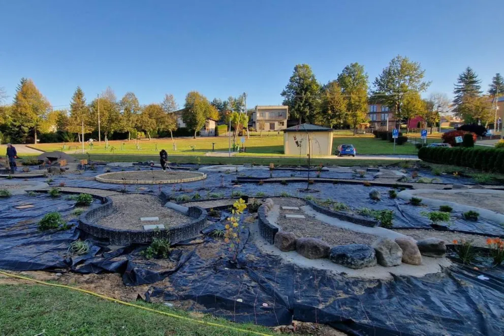 Dziewięć torów i gra przez cały rok. Dąbrowa Tarnowska stawia na minigolf