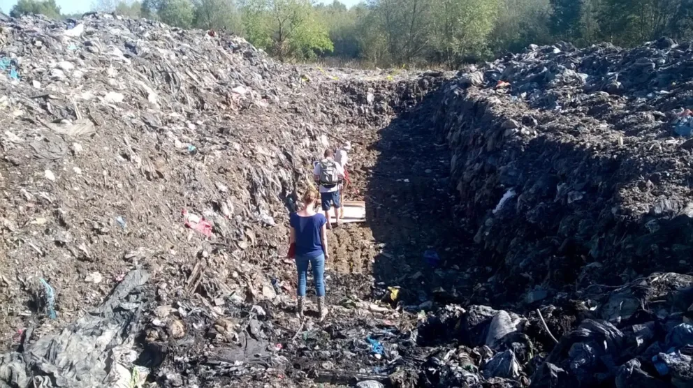 Na wysypisku śmieci w Choczni k. Wadowic składowano szkodliwe chemikalia