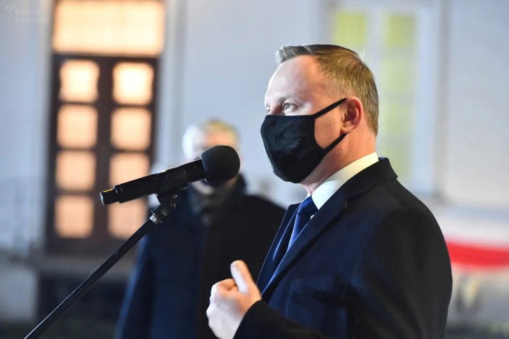 Prezydent podpisał ustawę ws. dodatków dla medyków skierowanych przez wojewodę do pracy przy COVID-19
