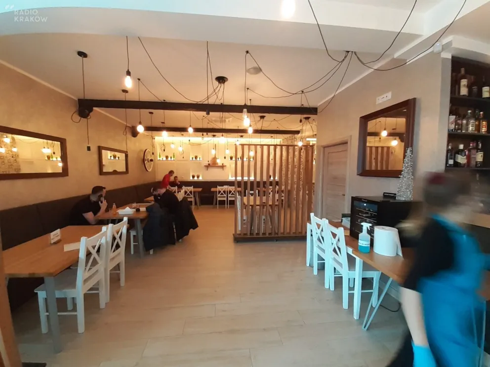 Pierwsza z otwartych restauracji dostała 30 tysięcy złotych kary
