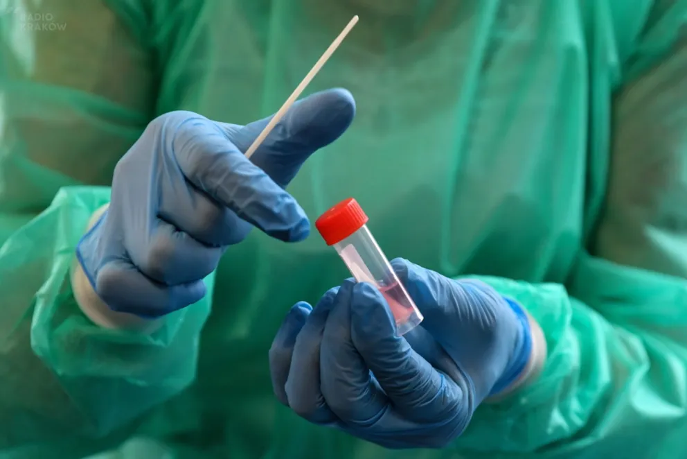 Ministerstwo Zdrowia: 26 405 nowych zakażeń koronawirusem, zmarło 349 osób