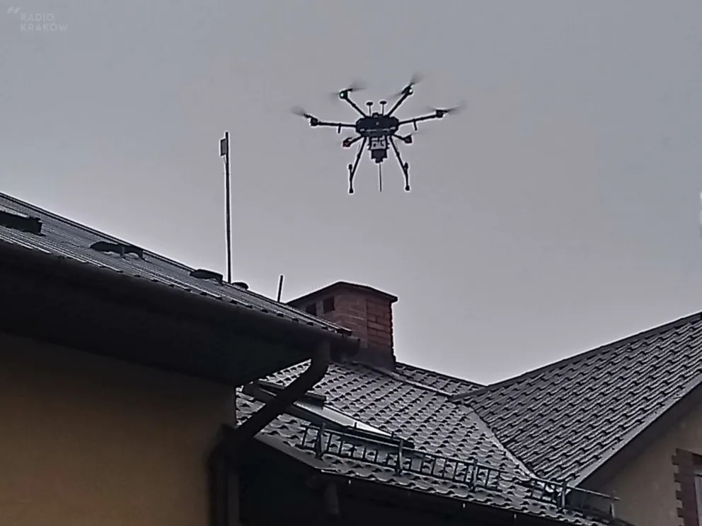 Dron nad Krakowem. Kontroluje przestrzeganie ustawy antysmogowej