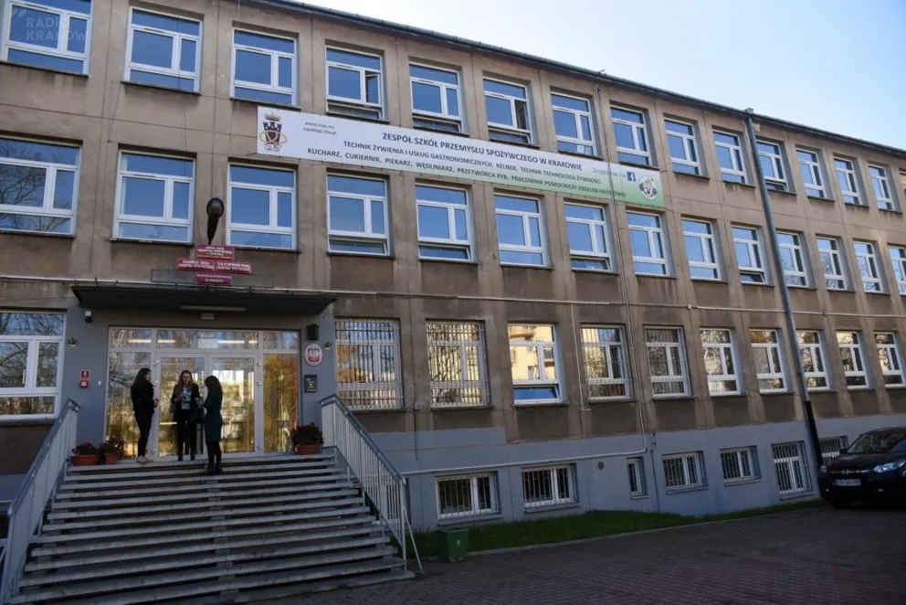 W poniedziałek wszyscy uczniowie wracają do nauki stacjonarnej