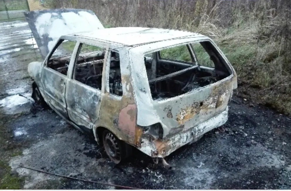 Oświęcim: staranował kradzionym samochodem wystawę u jubilera i ukradł złote obrączki