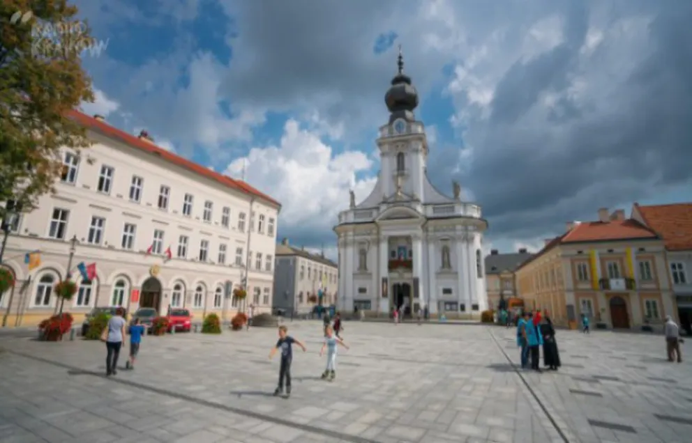 Awantura w Urzędzie Miasta w Wadowicach. Jedna z petentek uderzyła wiceburmistrz Ewę Całus