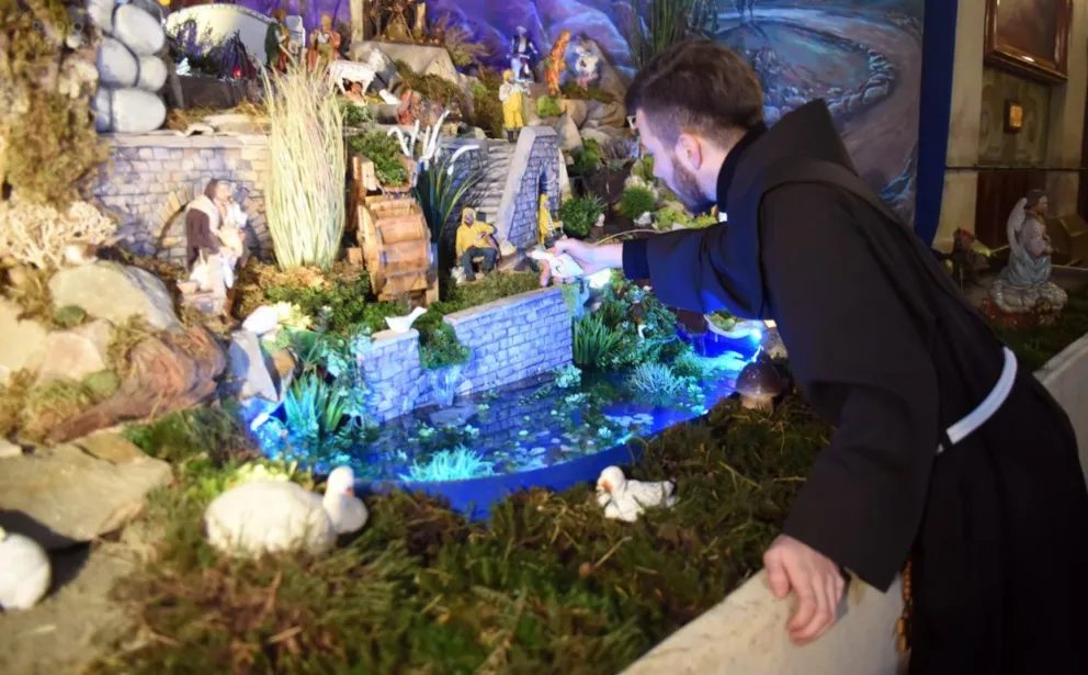 Bernardyni kończą prace nad ruchomą szopką w Kalwarii Zebrzydowskiej. ZDJĘCIA