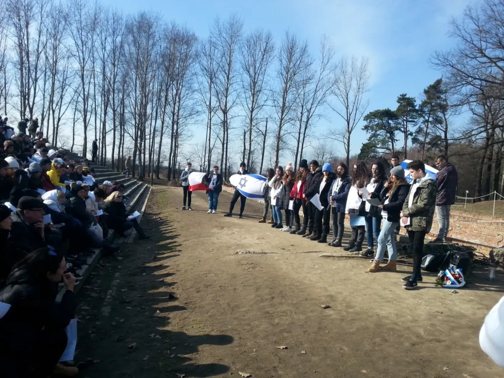 250 młodych Polaków i Żydów wspólnie oddało hołd ofiarom Holokaustu