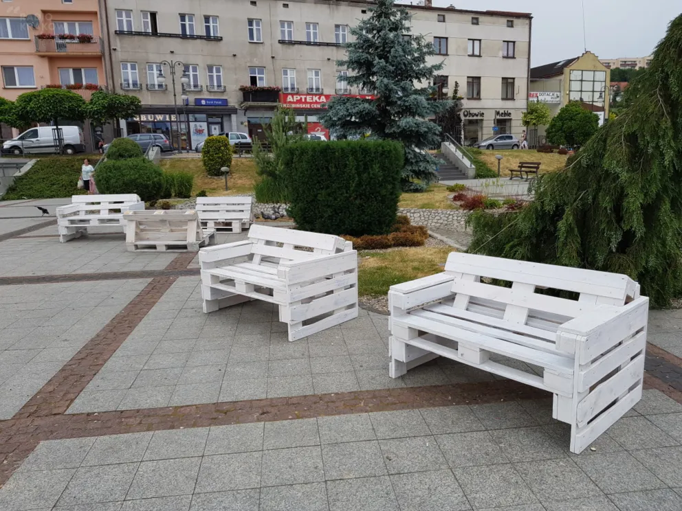 Więźniowie zrobili ekologiczne meble dla Trzebini