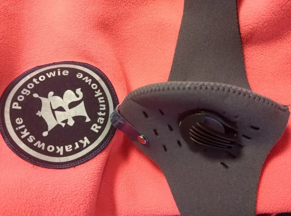 Krakowskie pogotowie zakupiło dodatkowe maseczki i ozonatory