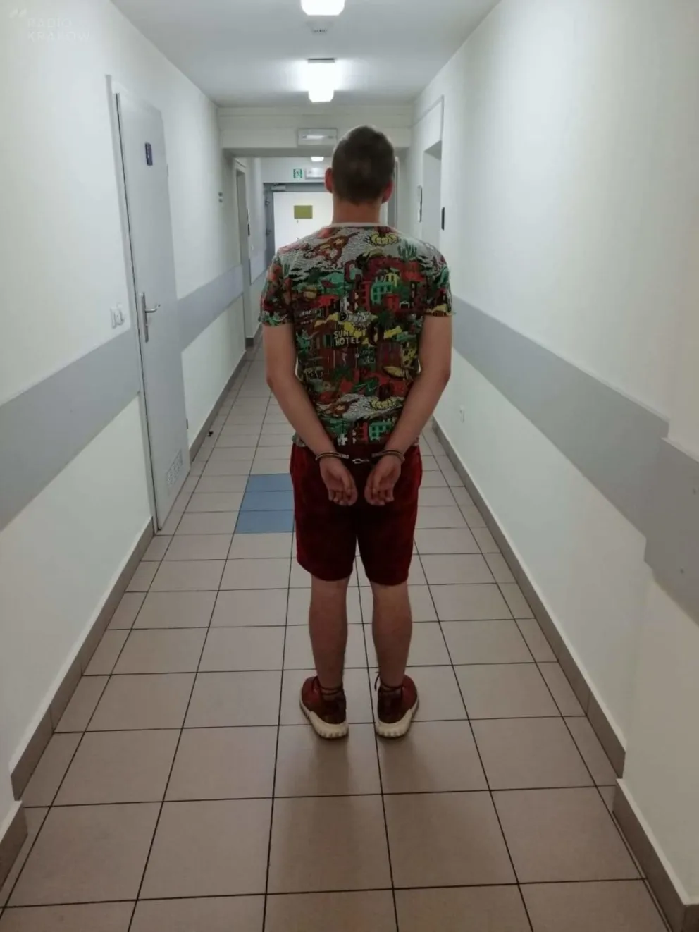 Chrzanowscy policjanci zatrzymali 17-latka, który chciał oszukać starszą kobiete metodą „na policjanta” 