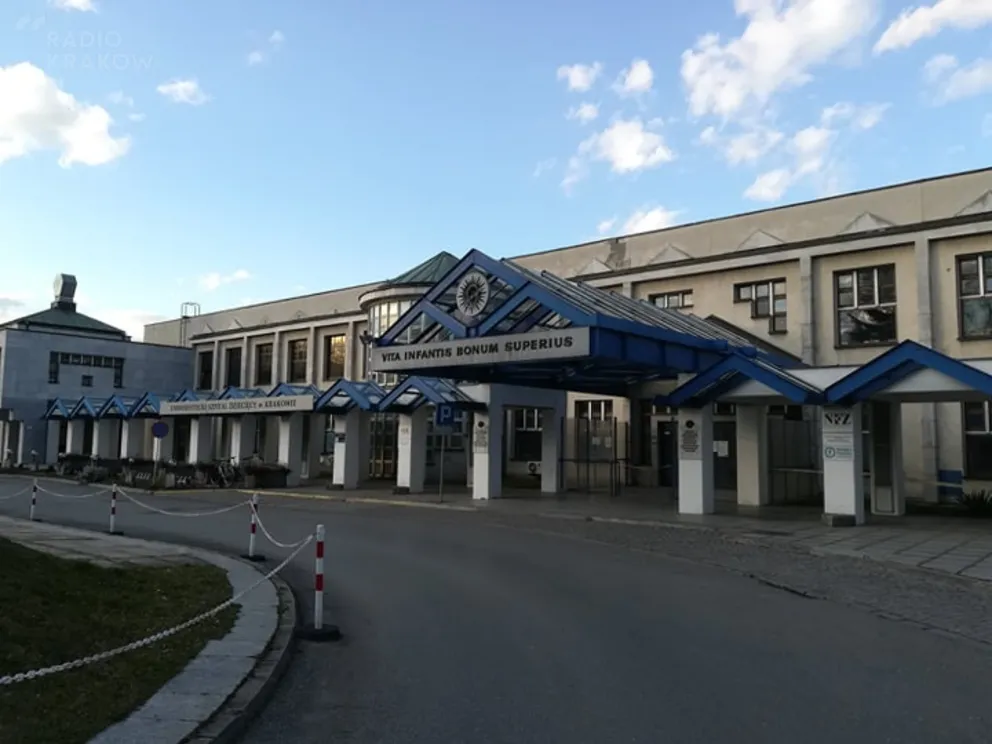 Szpital dziecięcy wprowadza ograniczenia wejść do budynku